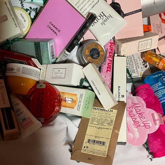 Enjoy this Mystery Box. Full of great samples and full size items. - Picture 6 of 6